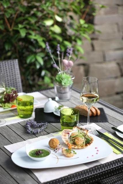 Zu Den Drei Linden Hotel Вермелскирхен Екстериор снимка