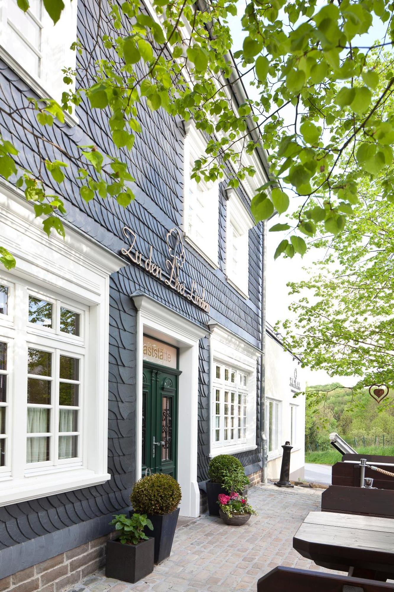 Zu Den Drei Linden Hotel Вермелскирхен Екстериор снимка