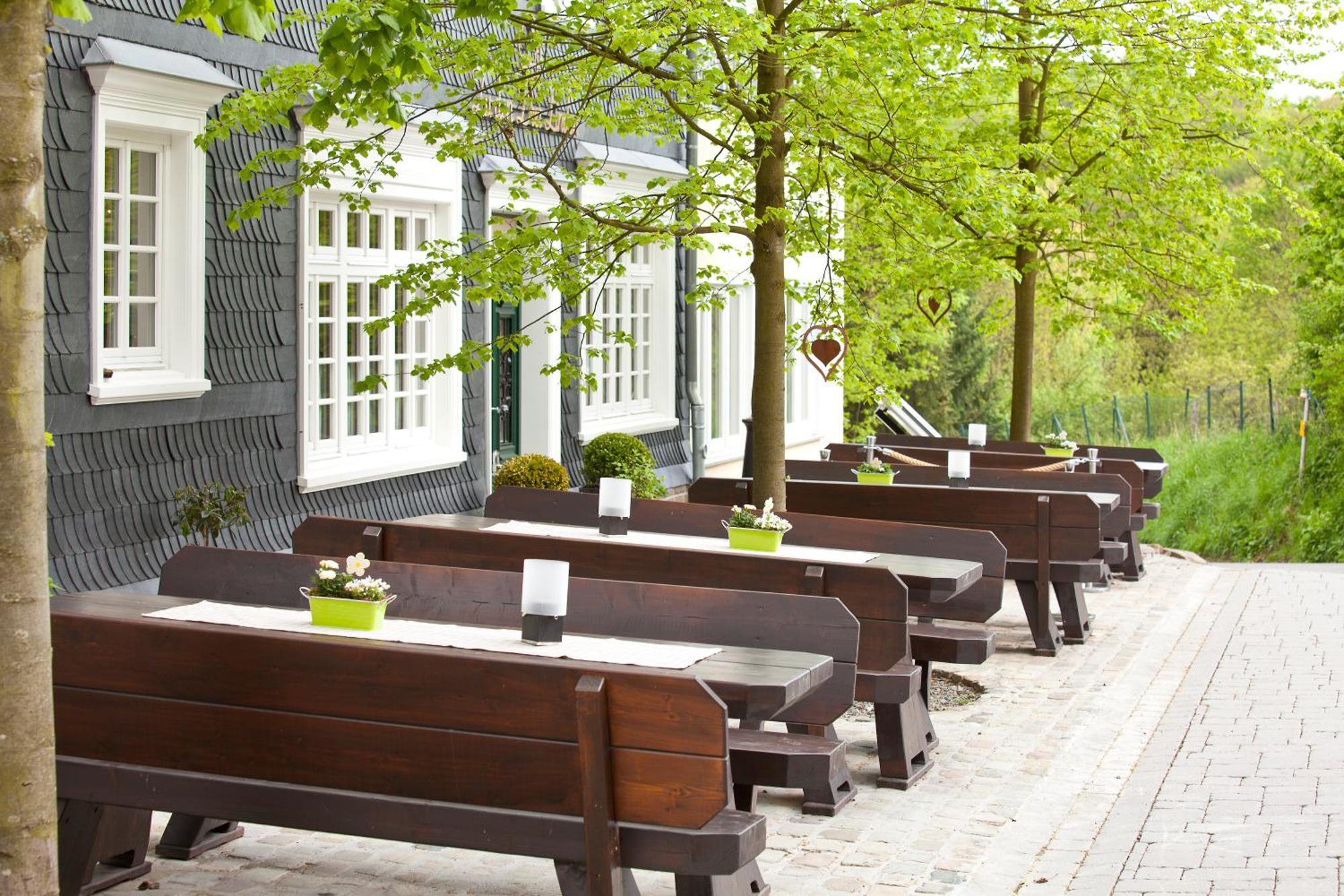 Zu Den Drei Linden Hotel Вермелскирхен Екстериор снимка