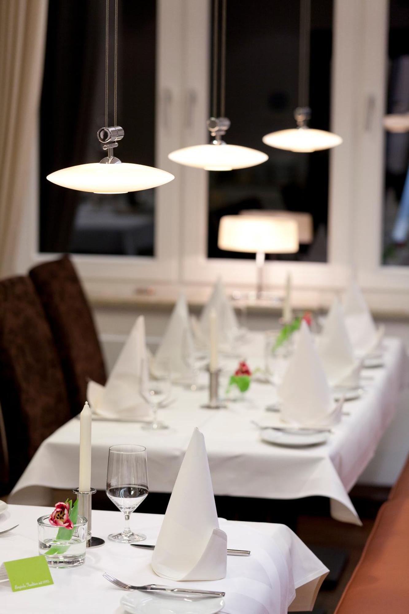 Zu Den Drei Linden Hotel Вермелскирхен Екстериор снимка