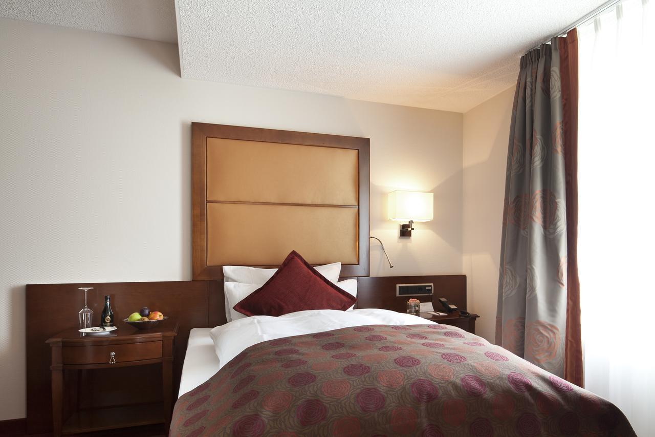 Zu Den Drei Linden Hotel Вермелскирхен Стая снимка